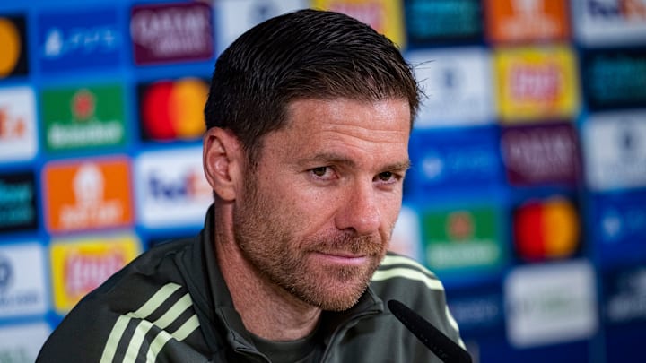 Xabi Alonso, en conférence de presse d'avant-match de Ligue des champions. Xabi Alonso, en conférence de presse d'avant-match de Ligue des champions.