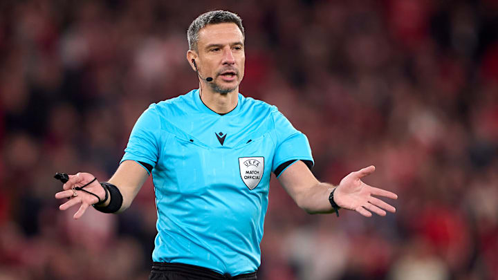 Slavko Vinčić sera l'arbitre du match.