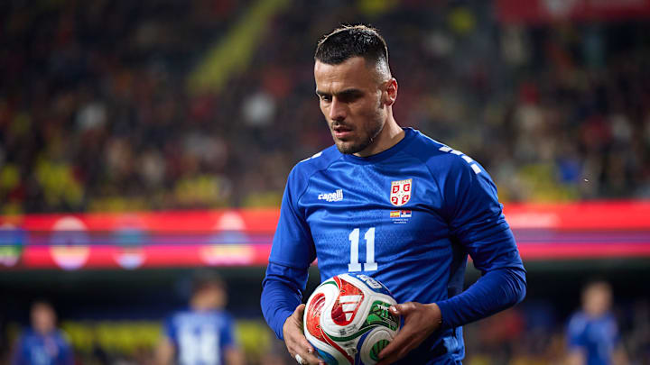 Filip Kostic für Serbien am Ball