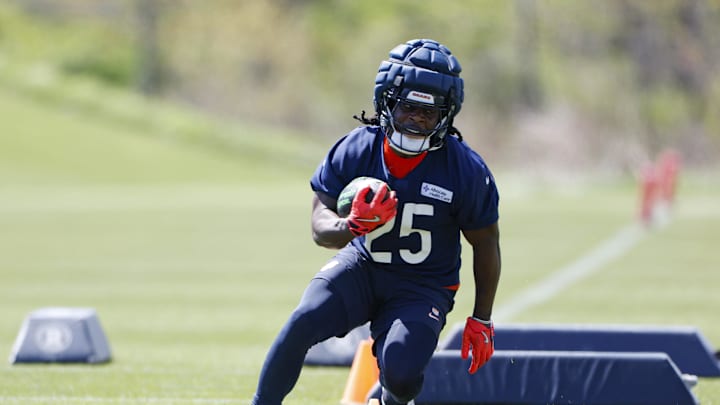 May 9, 2025; Lake Forest, IL, USA; Chicago Bears running back Kyle Monangai (25) runs with the ball during the Rookie Minicamp at Halas Hall. Mandatory Credit: Kamil Krzaczynski-Imagn Images