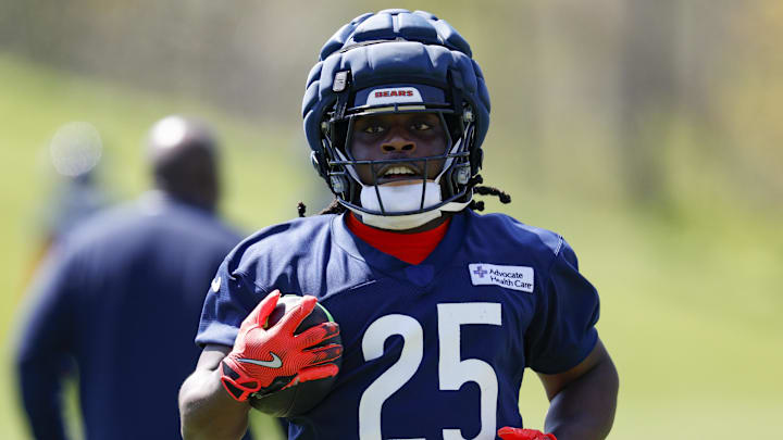 May 9, 2025; Lake Forest, IL, USA; Chicago Bears running back Kyle Monangai (25) runs with the ball during the Rookie Minicamp at Halas Hall. Mandatory Credit: Kamil Krzaczynski-Imagn Images