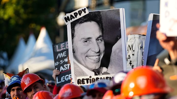 Holding up signs at ESPN’s ‘College GameDay’ is a college football tradition. Holding up signs at ESPN’s ‘College GameDay’ is a college football tradition.