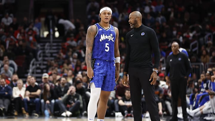 Orlando Magic head coach Jamahl Mosley talks with Orlando Magic forward Paolo Banchero (5) during the second half of a basket ball game against the Chicago Bulls at United Center. 