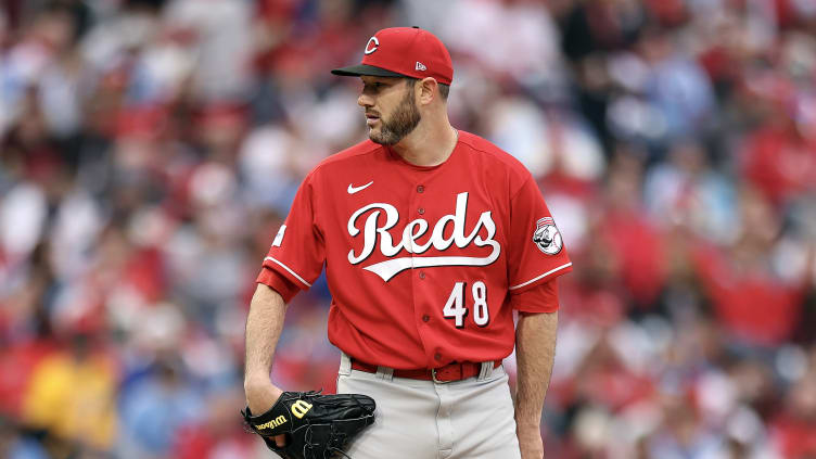 Cincinnati Reds pitcher Alex Young