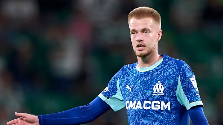 Arthur Vermeeren a reçu un conseil de Roberto De Zerbi. Arthur Vermeeren a reçu un conseil de Roberto De Zerbi.