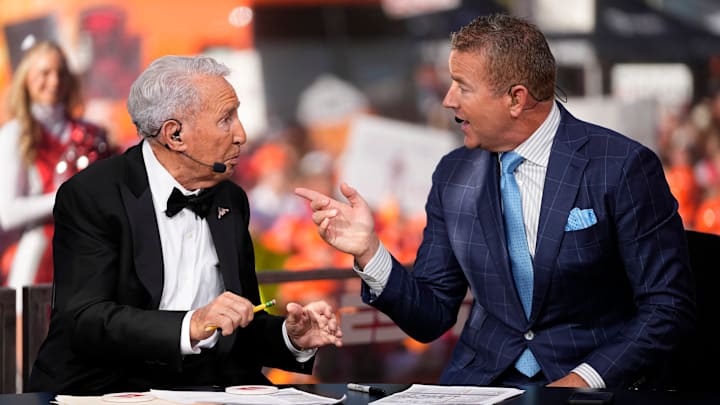 Kirk Herbstreit prepared a special tribute for Lee Corso with his suit ahead of Corso's final 'College GameDay' show