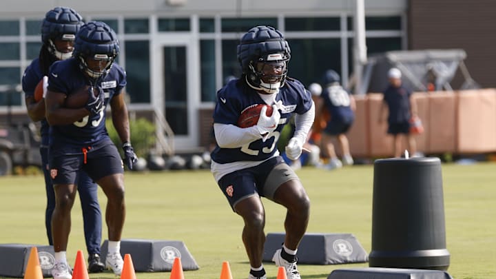 Jul 23, 2025; Lake Forest, IL, USA; Chicago Bears cornerback Nahshon Wright (25) runs with the ball during training camp at Halas Hall. Mandatory Credit: Kamil Krzaczynski-Imagn Images