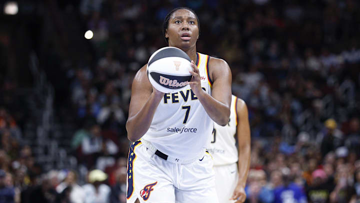 Jun 7, 2025; Chicago, Illinois, USA; Indiana Fever forward Aliyah Boston (7) shoots a free throw against the Chicago Sky during the first half of a WNBA game at United Center. Mandatory Credit: Kamil Krzaczynski-Imagn Images Jun 7, 2025; Chicago, Illinois, USA; Indiana Fever forward Aliyah Boston (7) shoots a free throw against the Chicago Sky during the first half of a WNBA game at United Center. Mandatory Credit: Kamil Krzaczynski-Imagn Images