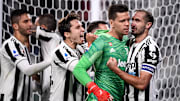 I bianconeri festeggiano il rigore parato da Szczesny