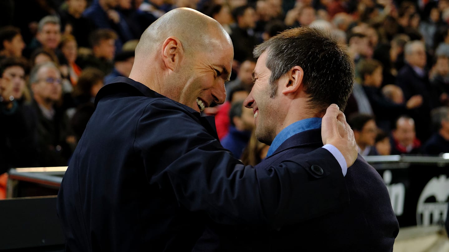 Albert Celades es el principal candidato para dirigir a Chivas.