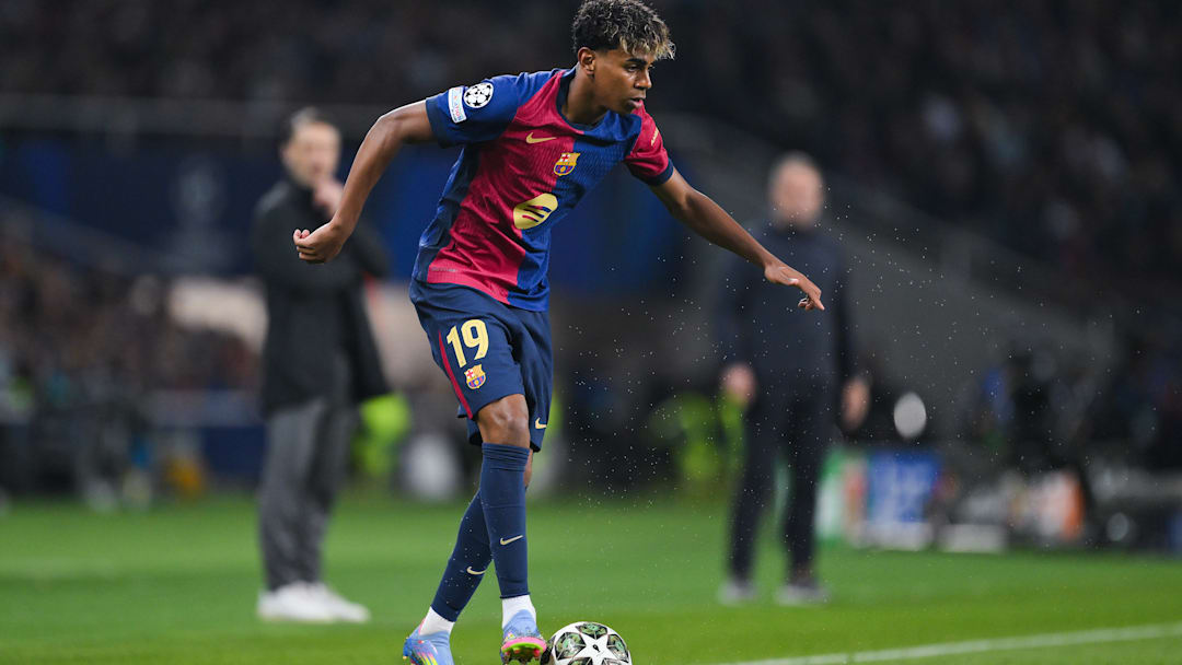 Lamine Yamal in action against Borussia Dortmund