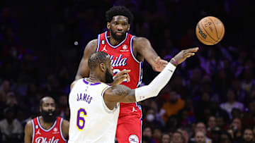 Hay quien no descarta que 76ers y Lakers negocien próximamente por Joel Embiid