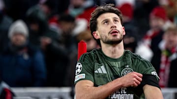Nicolas Kuehn (Celtic Glasgow, 10) wird ausgewechselt, GER, FC Bayern Muenchen vs Celtic Football Club Glasgow, Fussball, UEFA Champions League, Playoff Rueckspiel, Spielzeit 2024 2025, 18.02.2025 GER, FC Bayern Muenchen vs Celtic Football Club Glasgow, Fussball, UEFA Champions League, Playoff Rueckspiel, Spielzeit 2024 2025, 18.02.2025 Muenchen *** Nicolas Kuehn Celtic Glasgow, 10 is substituted, GER, FC Bayern Muenchen vs Celtic Football Club Glasgow, Football, UEFA Champions League, Playoff s