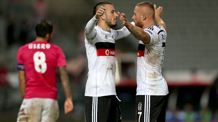 Oğuzhan Özyakup ile Gökhan Töre'nin gol sevinci Oğuzhan Özyakup ile Gökhan Töre'nin gol sevinci