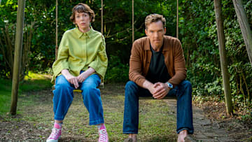 Olivia Colman and Benedict Cumberbatch in THE ROSES. Photo by Jaap Buitendijk, Courtesy of Searchlight Pictures. © 2025 Searchlight Pictures All Rights Reserved.