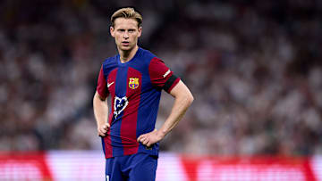 Frenkie de Jong espère très vite retrouver les terrains.