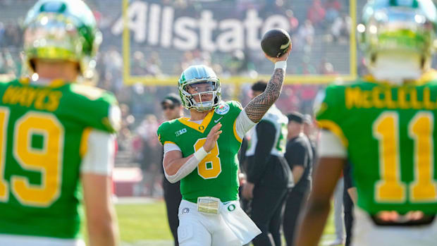 Oregon Ducks quarterback Dillon Gabriel (8) warms up prior to the College Football Playoff quarterfinal against the Ohio Stat