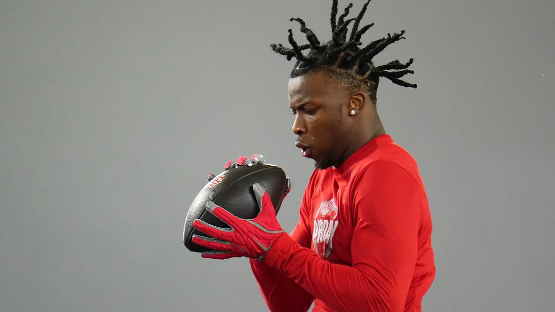 Ohio State Buckeyes cornerback Davison Igbinosun catches a ball during Pro Day for NFL scouts at the Woody Hayes Athletics Center on March 25, 2026.