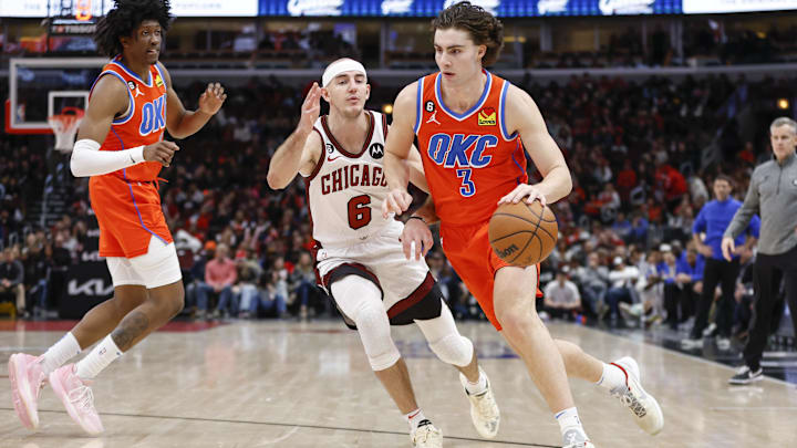 Jan 13, 2023; Chicago, Illinois, USA; Oklahoma City Thunder guard Josh Giddey (3) drives to the basket against Chicago Bulls guard Alex Caruso (6) during the second half at United Center. Mandatory Credit: Kamil Krzaczynski-Imagn Images