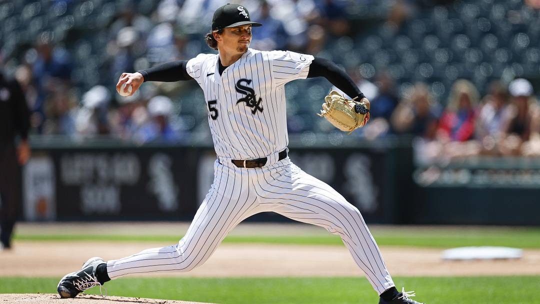 May 28, 2026; Chicago, Illinois, USA; Chicago White Sox starting pitcher Davis Martin (65) delivers a pitch against the Minnesota Twins during the first inning at Rate Field. Mandatory Credit: Kamil Krzaczynski-Imagn Images