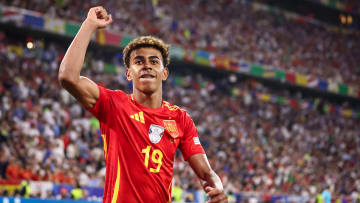 Lamine Yamal celebrando su triunfo en la Eurocopa 2024 con España