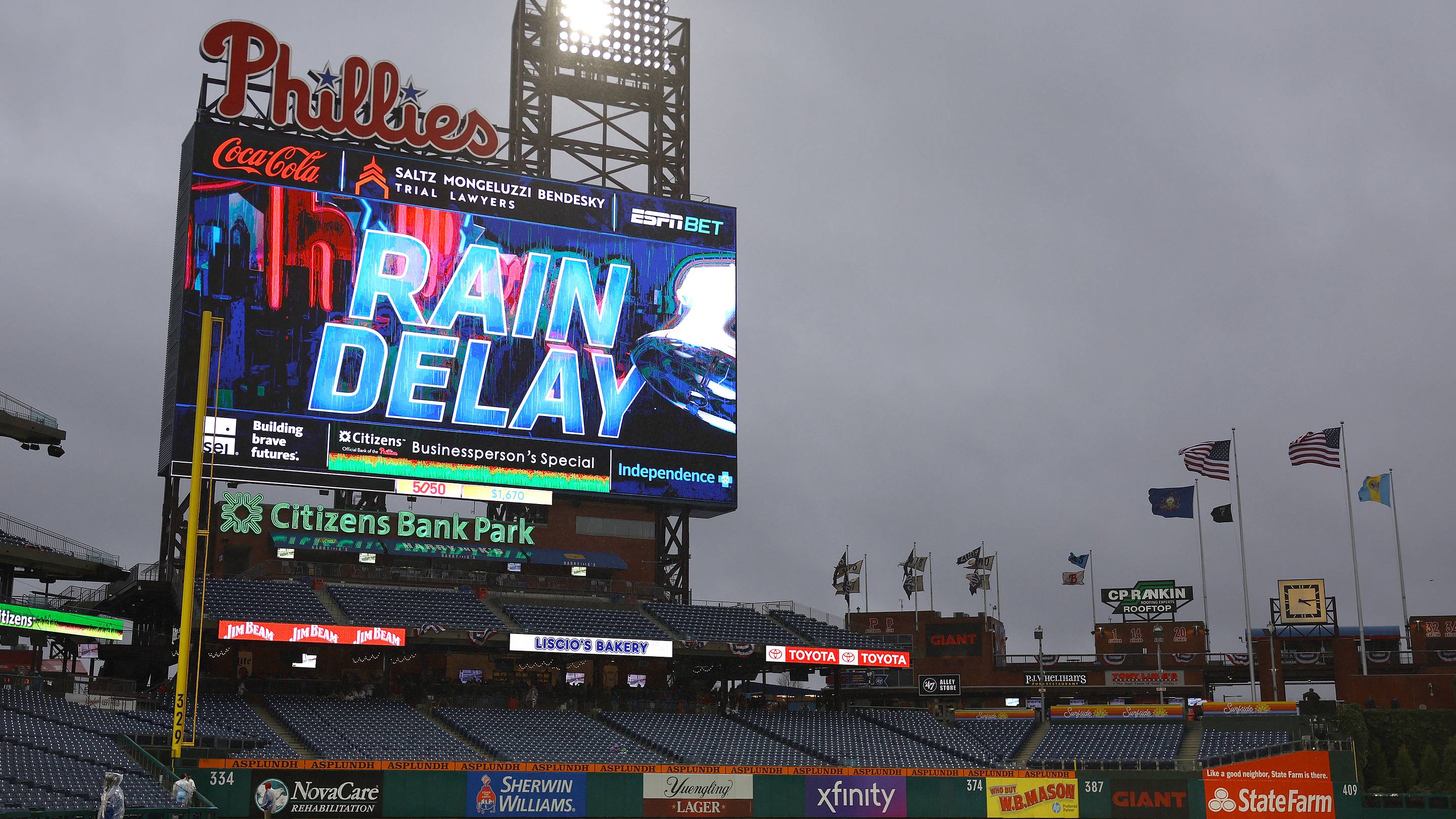 Dodgers-Phillies start time: Rain delay updates from Citizens Bank Park on July 21