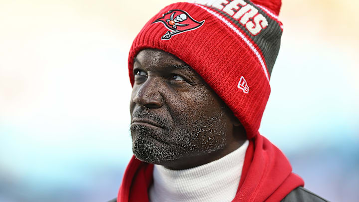 A former Tampa Bay Buccaneers player and podcaster defended Todd Bowles for all he's had to put up with this season.