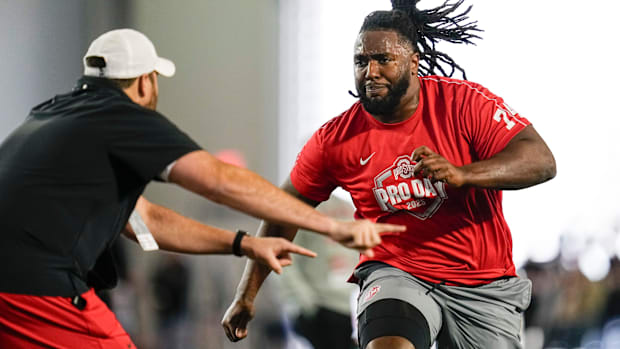 Minnesota Vikings guard Donovan Jackson