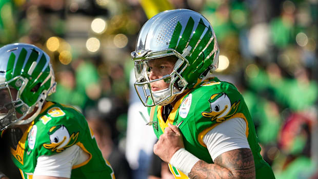 Oregon Ducks defensive back Dontae Manning (8) warms up during the College Football Playoff quarterfinal against the Ohio Sta