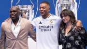 Kylian Mbappé, accompagné de ses parents, Wilfried Mbappé et Fayza Lamari 