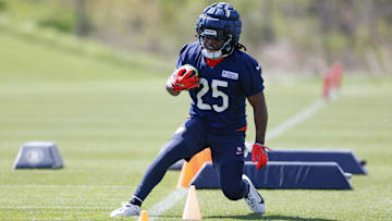 May 9, 2025; Lake Forest, IL, USA; Chicago Bears running back Kyle Monangai (25) runs with the ball during the Rookie Minicamp at Halas Hall. Mandatory Credit: Kamil Krzaczynski-Imagn Images