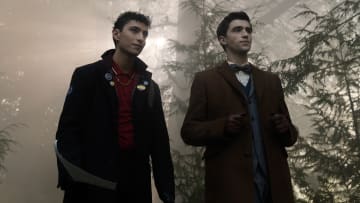 DEAD BOY DETECTIVES. (L to R) Jayden Revri as Charles Rowland and George Rexstrew as Edwin Payne in episode 2 of DEAD BOY DETECTIVES. Cr. Ed Araquel/Netflix © 2023