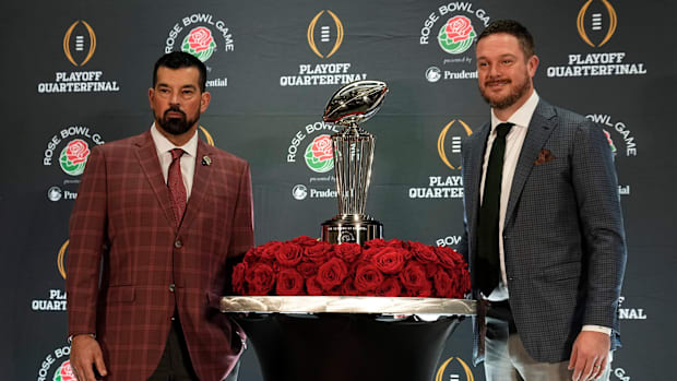 Oregon Ducks head coach Dan Lanning and Ohio State Buckeyes head coach Ryan Day pose before the Rose Bowl