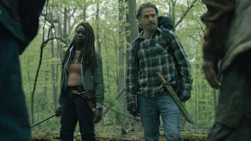 Danai Gurira as Michonne, Andrew Lincoln as Rick Grimes - The Walking Dead: The Ones Who Live season 1, episode 5 