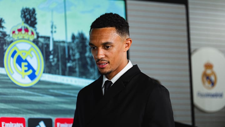 Trent Alexander-Arnold a été présenté aux médias par le Real Madrid ce jeudi. Trent Alexander-Arnold a été présenté aux médias par le Real Madrid ce jeudi.