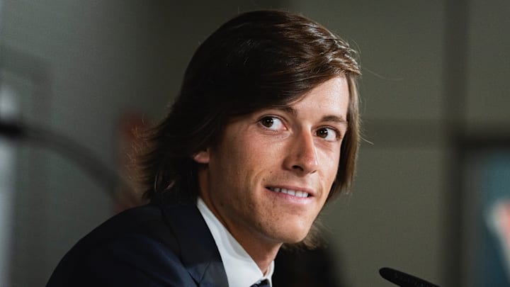 Alvaro Carreras s'est officiellement engagé avec le Real Madrid Alvaro Carreras s'est officiellement engagé avec le Real Madrid