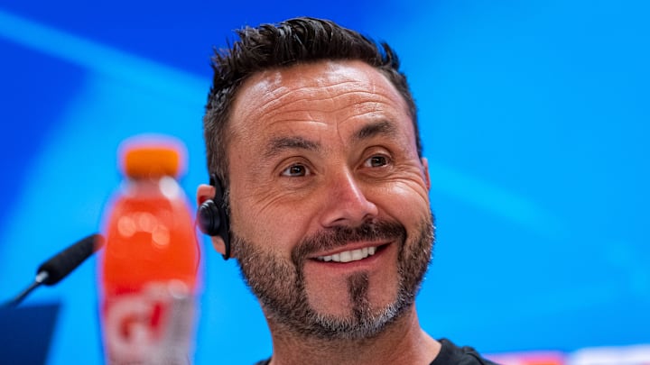 Roberto De Zerbi va affronter le PSG ce lundi, en même temps que la cérémonie du Ballon d'Or. Roberto De Zerbi va affronter le PSG ce lundi, en même temps que la cérémonie du Ballon d'Or.