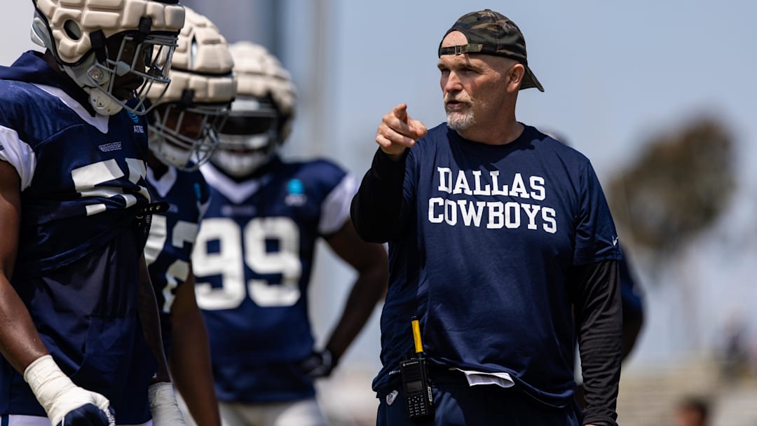 Aug 4, 2022; Oxnard, CA, USA; Dallas Cowboys defensive coordinator Dan Quinn talks to players during training camp at River Ridge Playing Fields in Oxnard, California. Mandatory Credit: Jason Parkhurst-Imagn Images