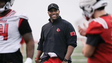 U of L inside linebackers coach Derek Nicholson watches practice at the Trager Center in Louisville, Ky. on Mar. 6, 2020.

Uofl01 Sam