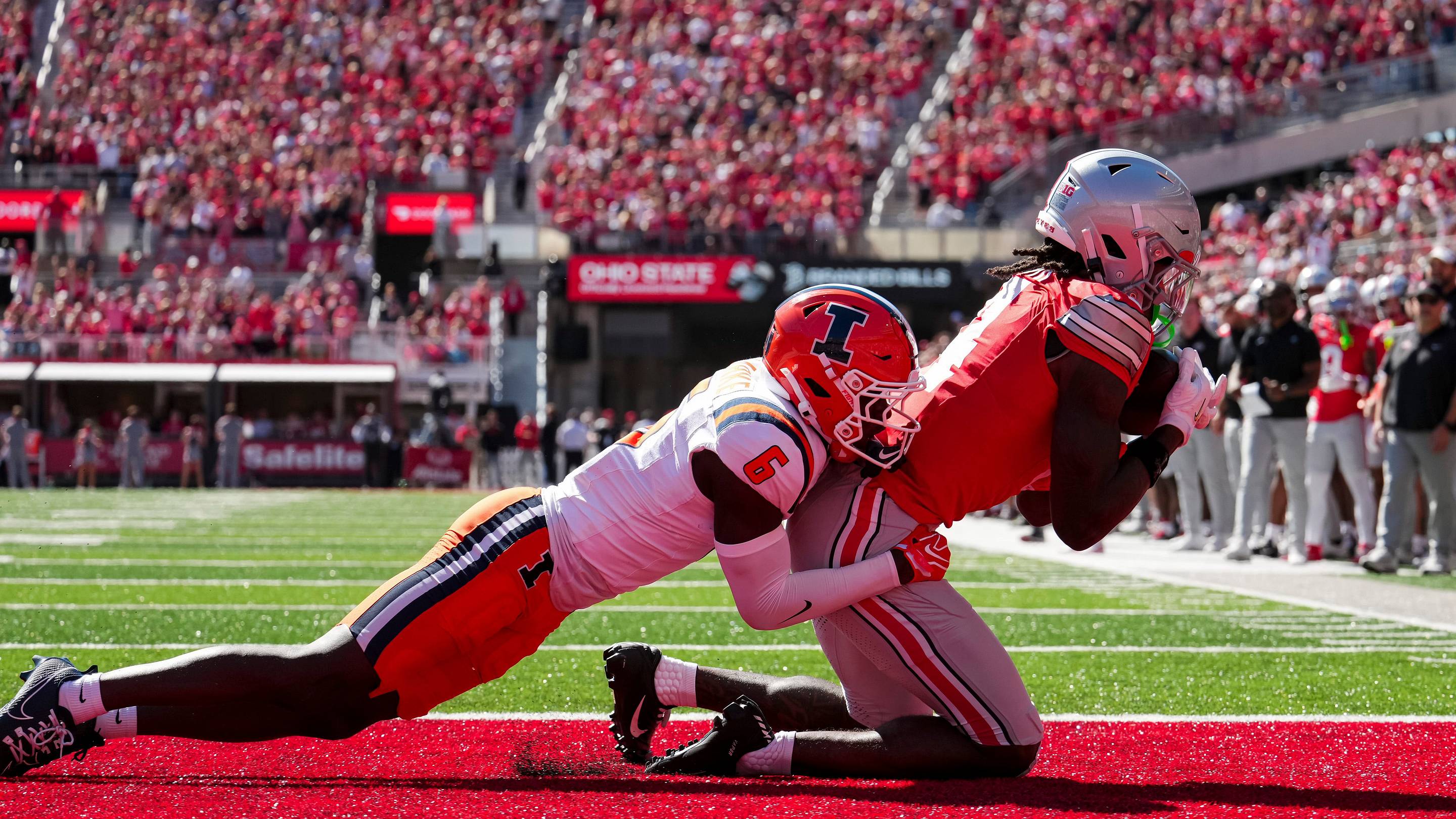 Ohio State’s Jeremiah Smith Laughs After Beating Juice Clarke in 1-on-1 Battle