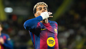 Lamine Yamal est titularisé par Hansi Flick.