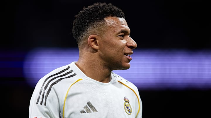 Kylian Mbappé is battling a knee injury.