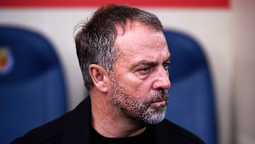 Hansi Flick et le Barça ont un défenseur central dans le viseur.