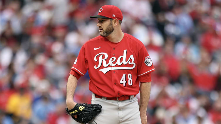 Cincinnati Reds pitcher Alex Young