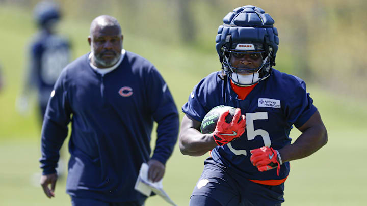 May 9, 2025; Lake Forest, IL, USA; Chicago Bears running back Kyle Monangai (25) runs with the ball during the Rookie Minicamp at Halas Hall. Mandatory Credit: Kamil Krzaczynski-Imagn Images