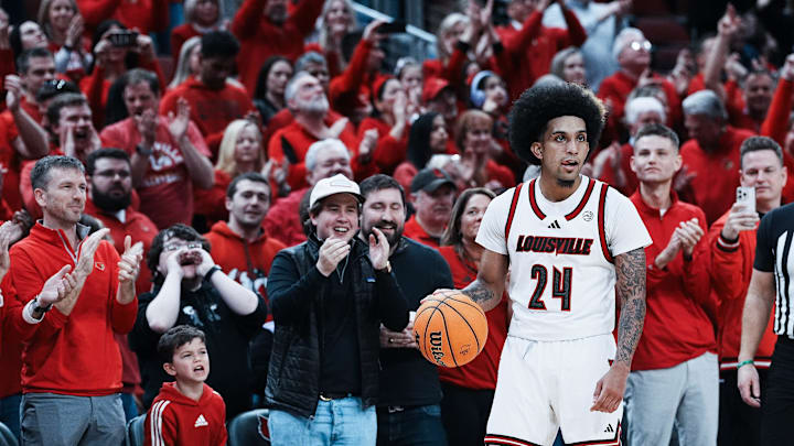 Louisville guard Chucky Hepburn (24) was applauded by the fans as he dribbled out the game against Pittsburgh at the KFC Yum! Center in Louisville, Ky. on Mar. 1, 2025. Louisville won 79-68.