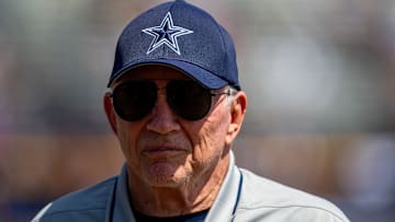 Jul 31, 2023; Oxnard, CA, USA; Dallas Cowboys owner Jerry Jones during training camp at the Marriott Residence Inn-River Ridge playing fields. Mandatory Credit: Jason Parkhurst-Imagn Images