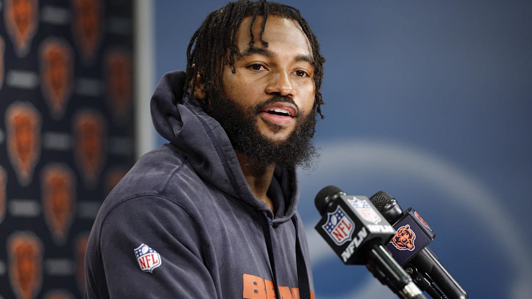 Chicago Bears running back D'Andre Swift (4) speaks during training camp at Halas Hall.