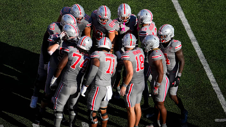 Oct 5, 2024; Columbus, Ohio, USA; Ohio State Buckeyes quarterback Will Howard (18) speaks to his teammates in the second quarter at Ohio Stadium on Saturday. Oct 5, 2024; Columbus, Ohio, USA; Ohio State Buckeyes quarterback Will Howard (18) speaks to his teammates in the second quarter at Ohio Stadium on Saturday.