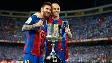 Lionel Messi y Andrés Iniesta con la Copa del Rey que ganó el FC Barcelona 